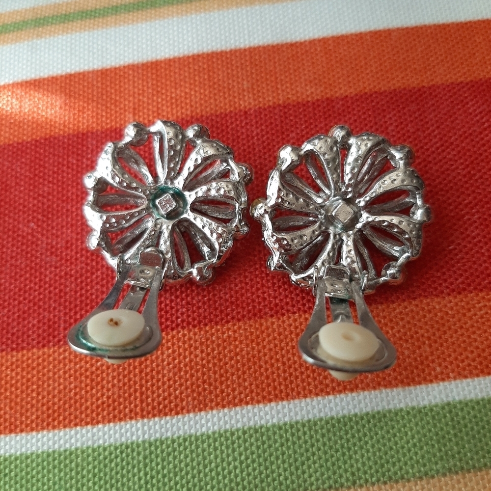 VTG CRYSTAL GLASS CLIP ON EARRINGS - Picture 5 of 6